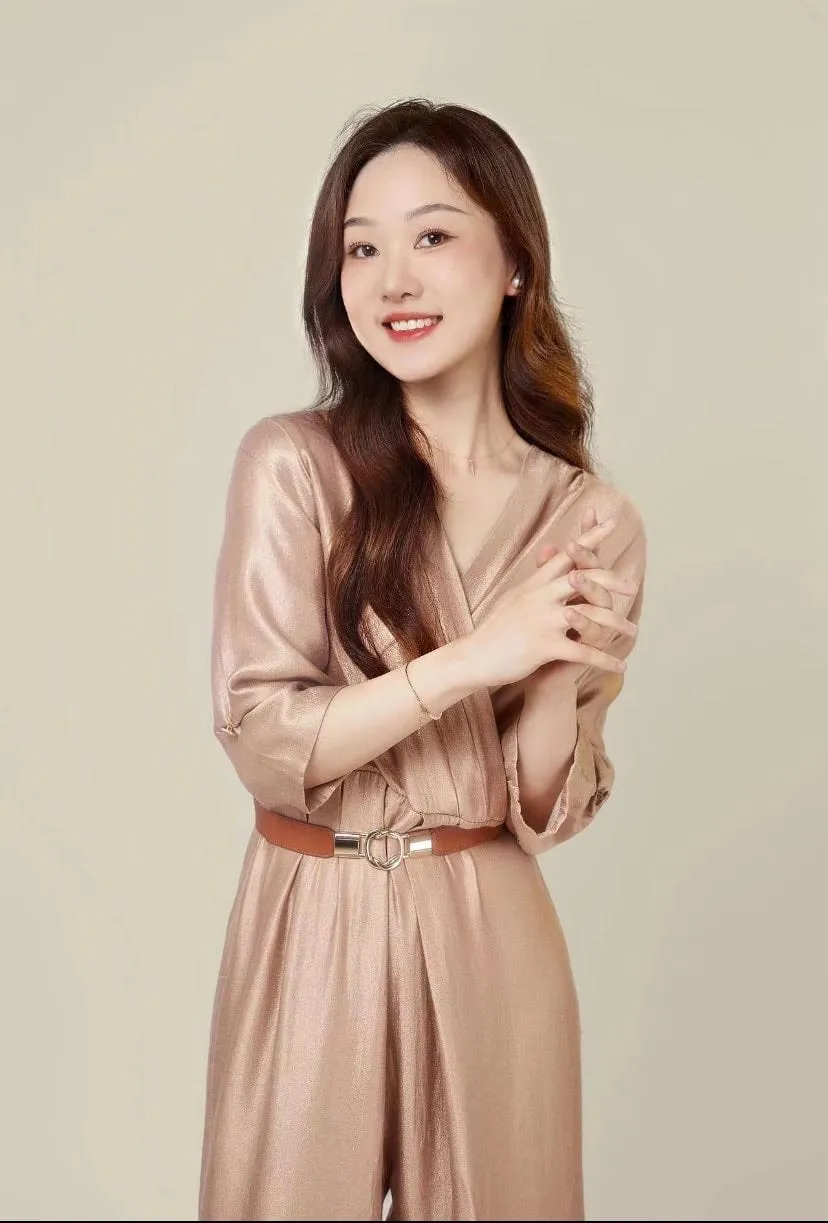 Pianist Xinrui Huang in a gold gown, standing
